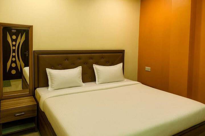 Room 13 of 19