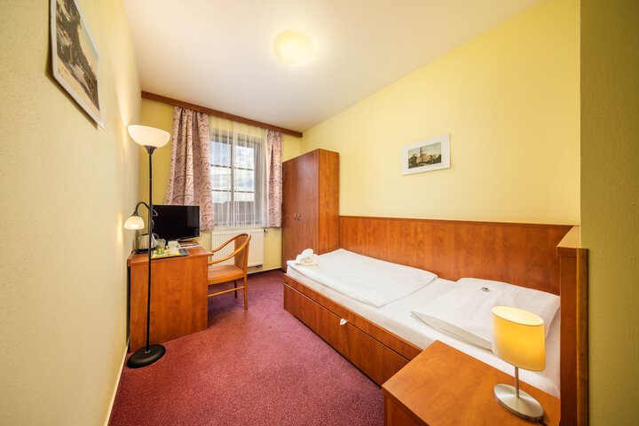 Room 17 of 46