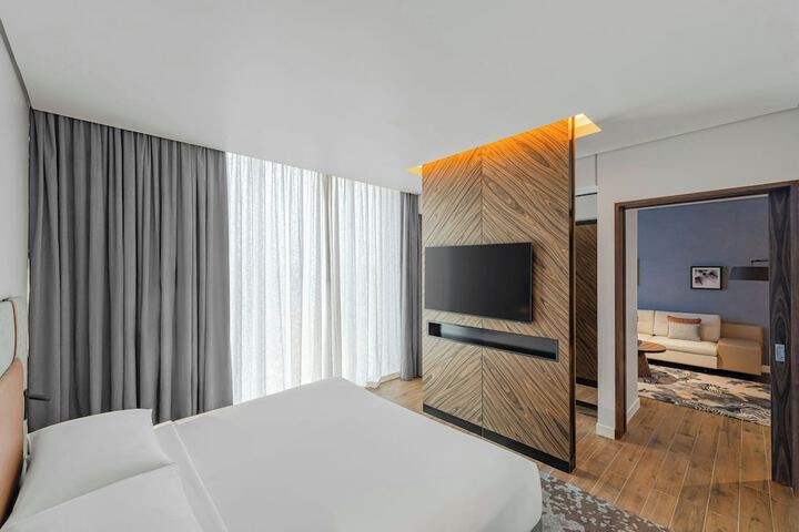 Room 11 of 48