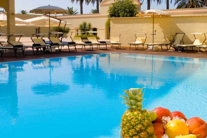 Pool Hotel