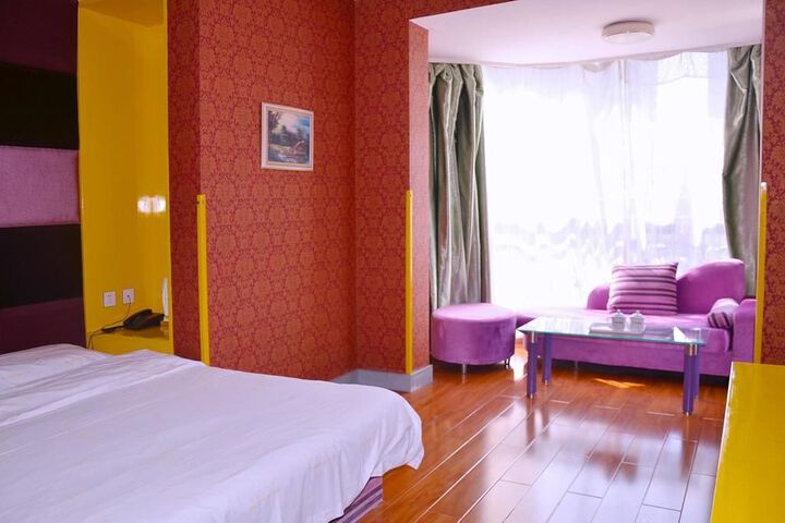 Room 8 of 13