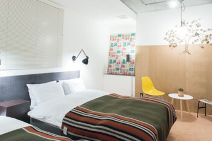 Room 28 of 214