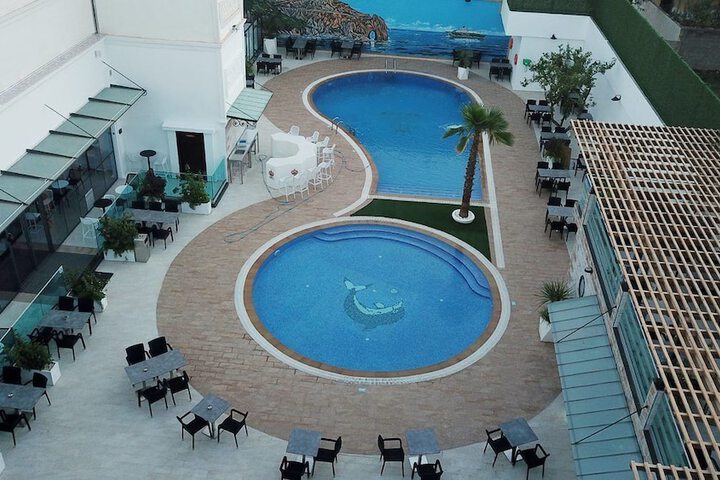Pool 12 of 25