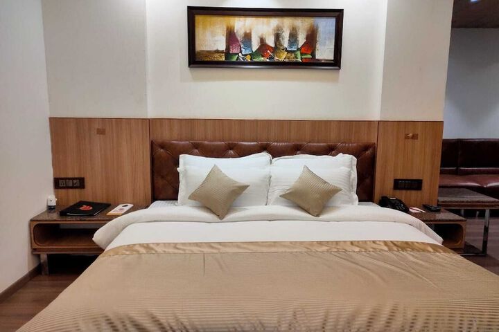 Room 2 of 9