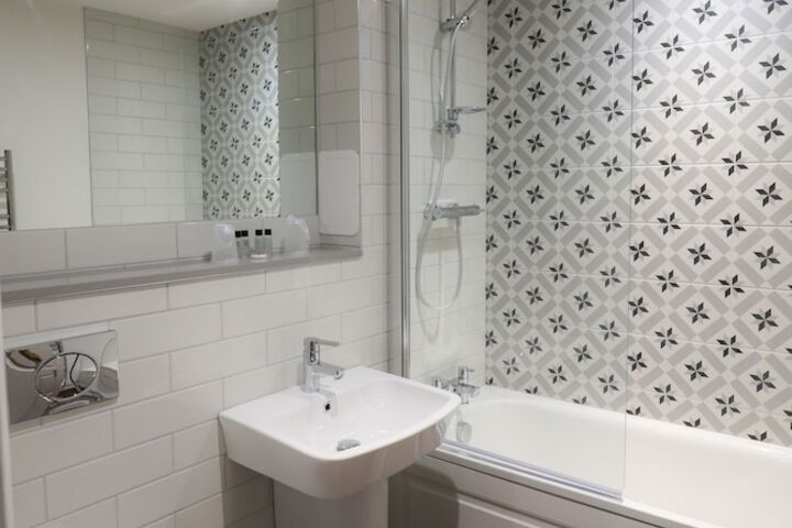 Room 46 of 145