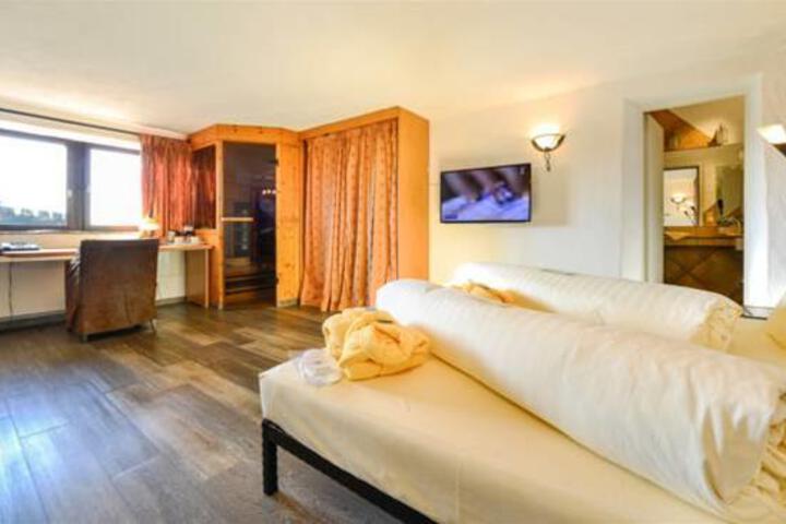 Room 15 of 67