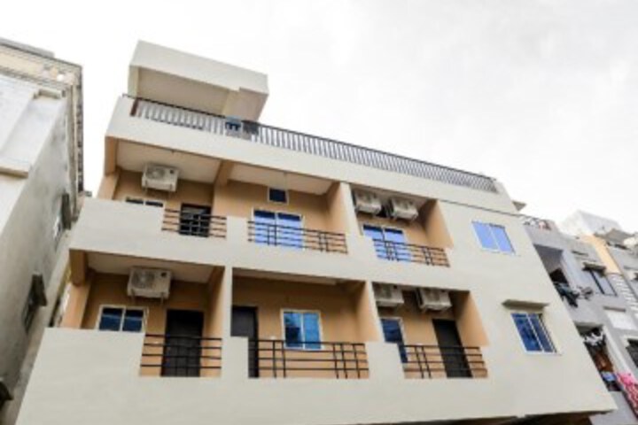 OYO 46385 Hotel Srs