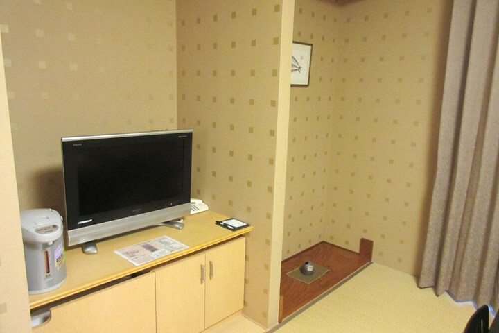 Room 13 of 35