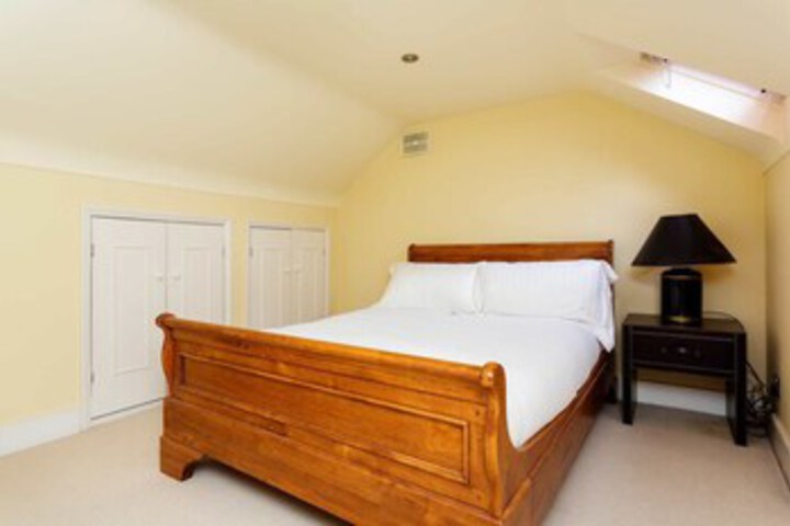 Room 12 of 18