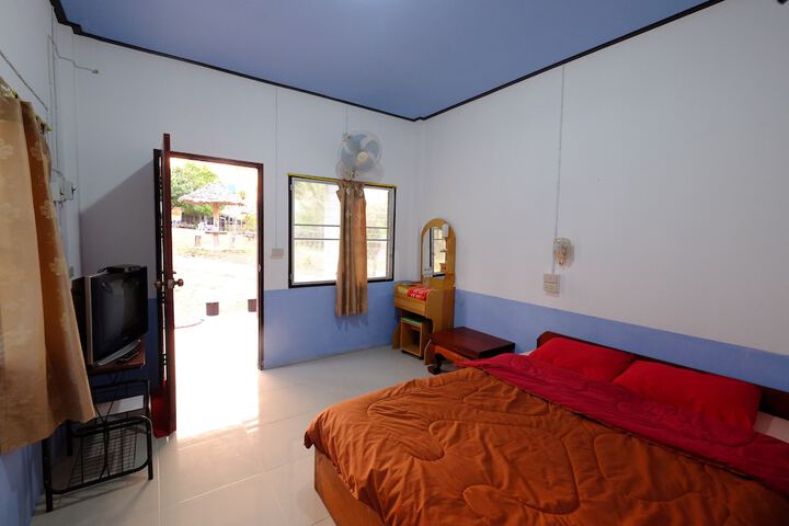 Room 2 of 29