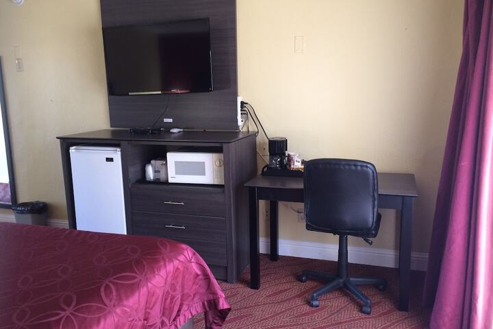 2 Queen Beds (11 of 16)