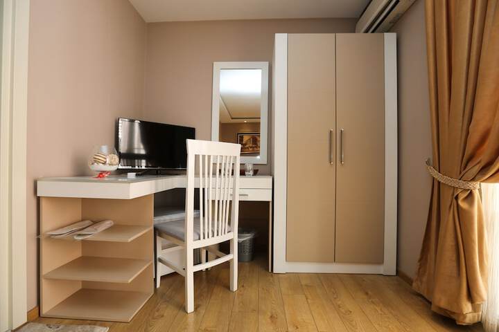 Room 30 of 46