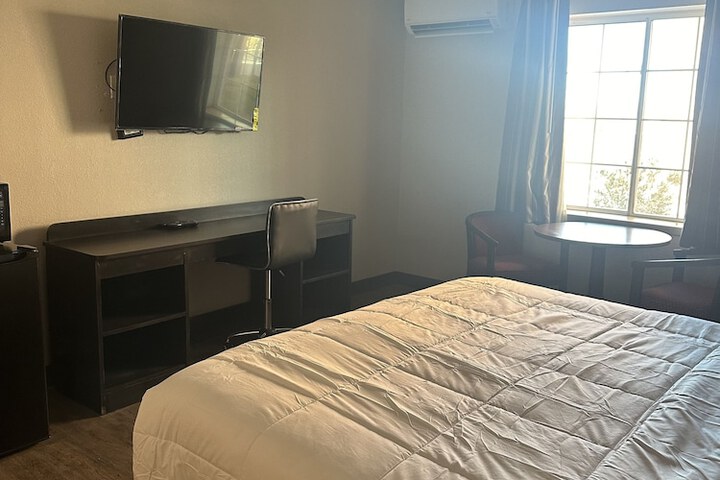 Room 11 of 38