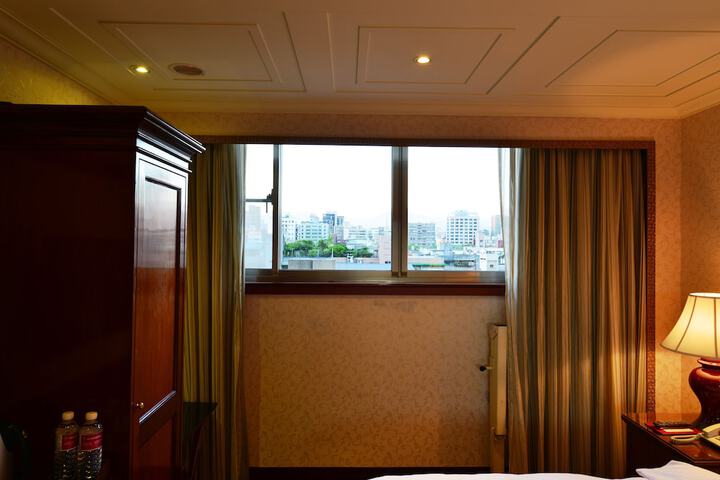 Room 34 of 103