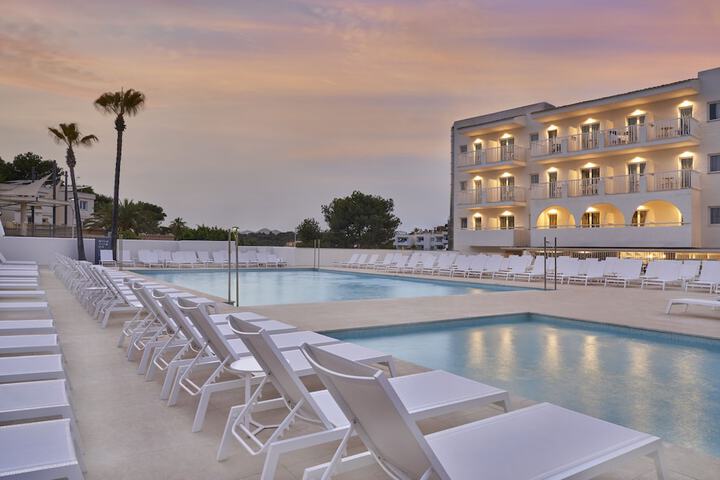 Pool Hotel