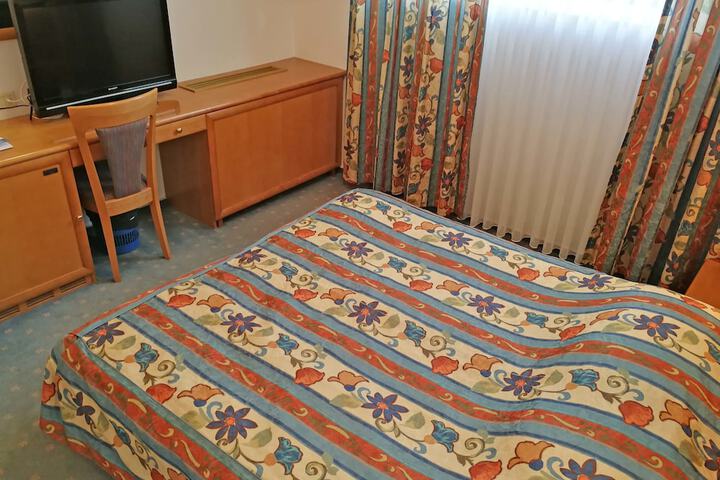 Room 19 of 49