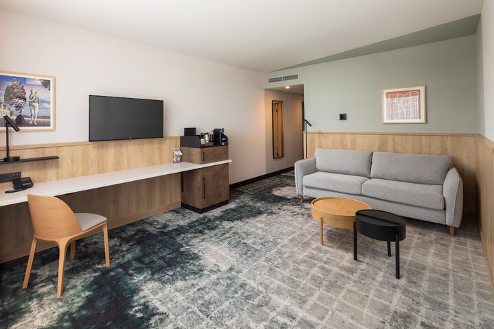 Room 26 of 97