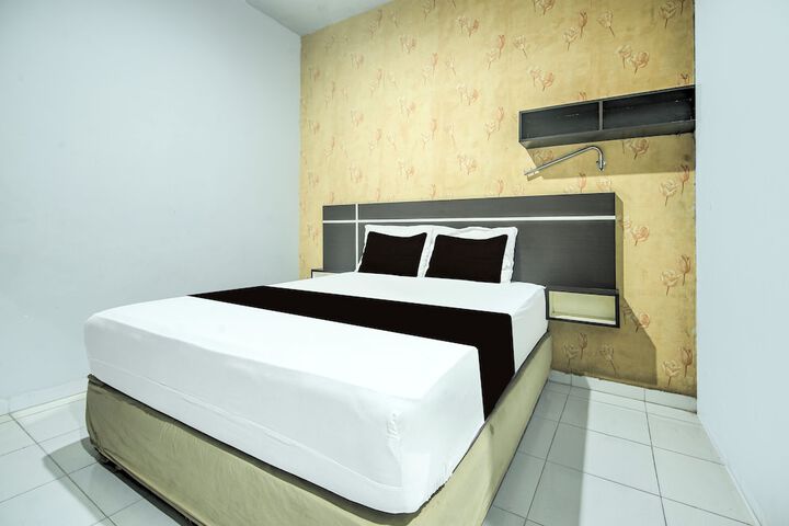 Room 5 of 8