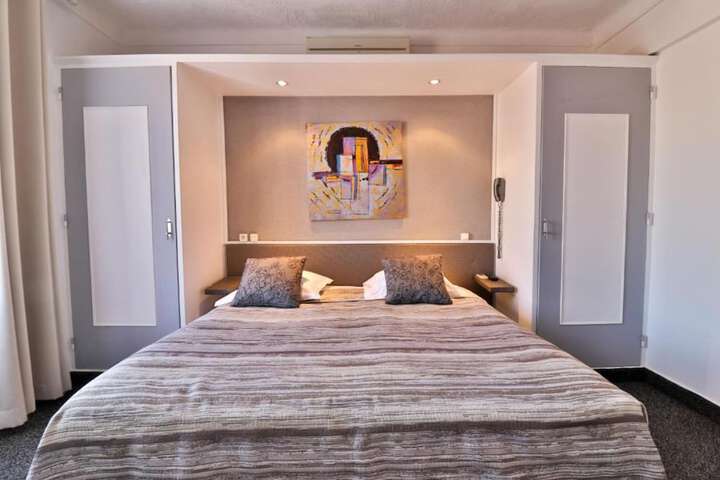 Room 25 of 48