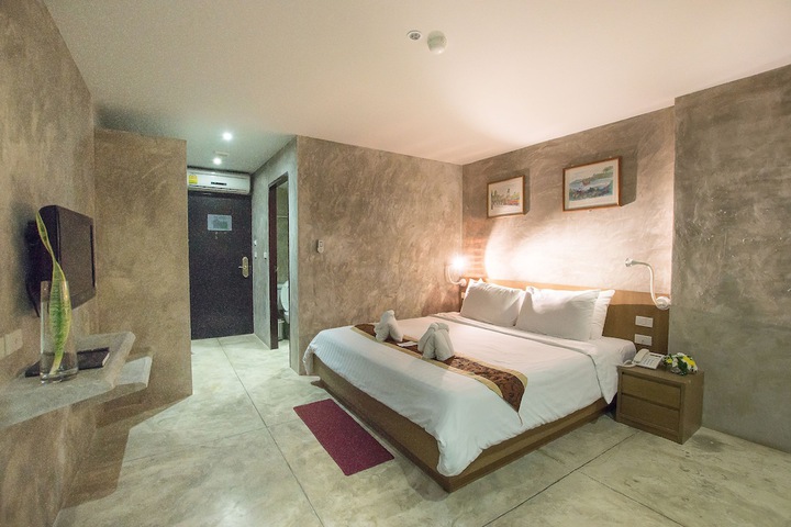 Room 7 of 32