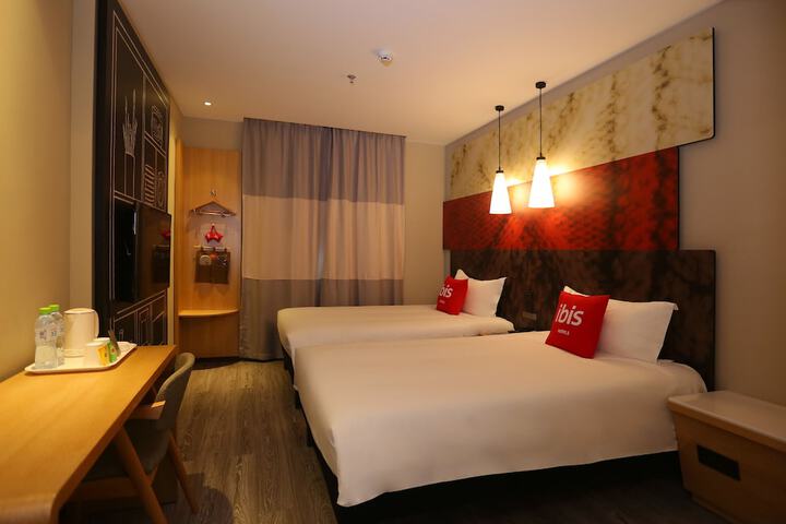 Room 12 of 23