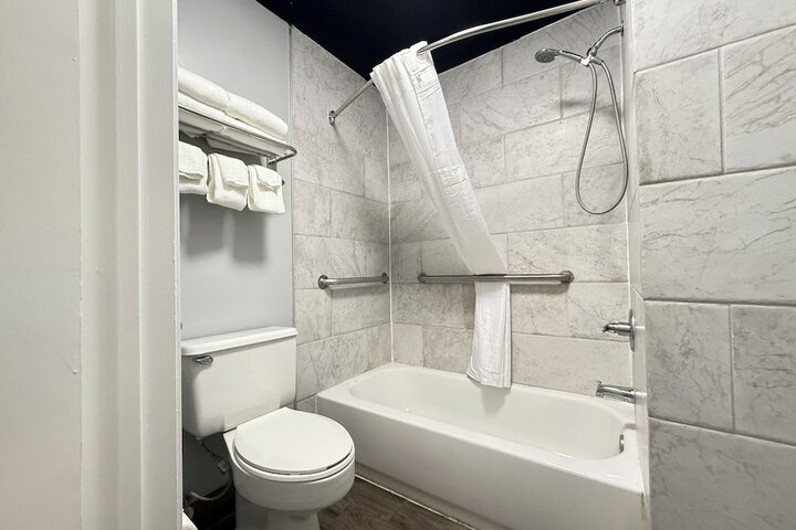 Room 11 of 23