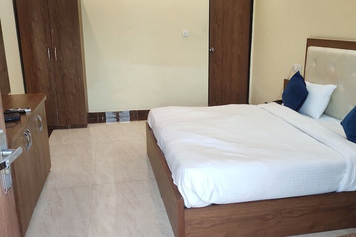 Room 4 of 15