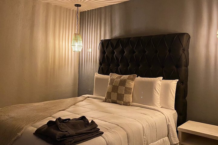 Room 6 of 82