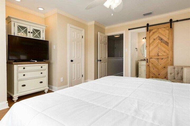 Room 4 of 4