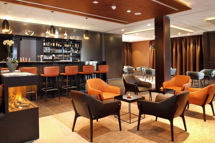 Lounge 42 of 60