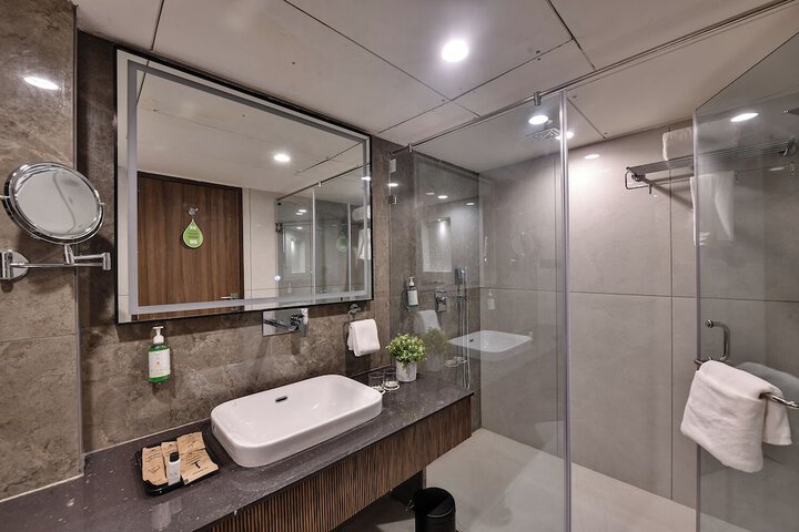 Room 17 of 27