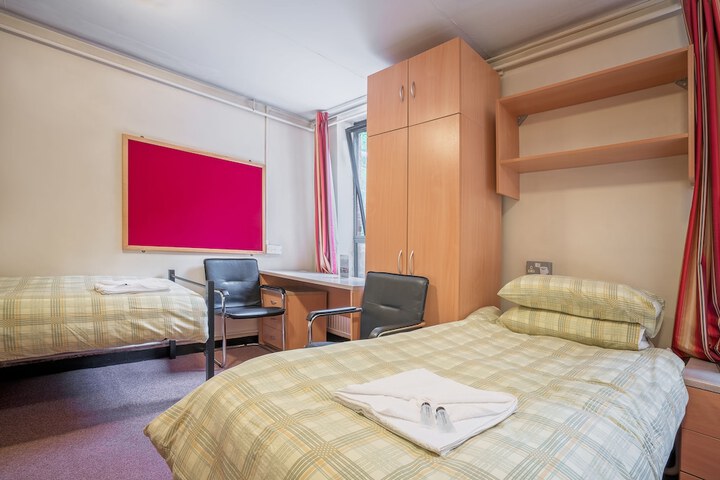 Room 13 of 83