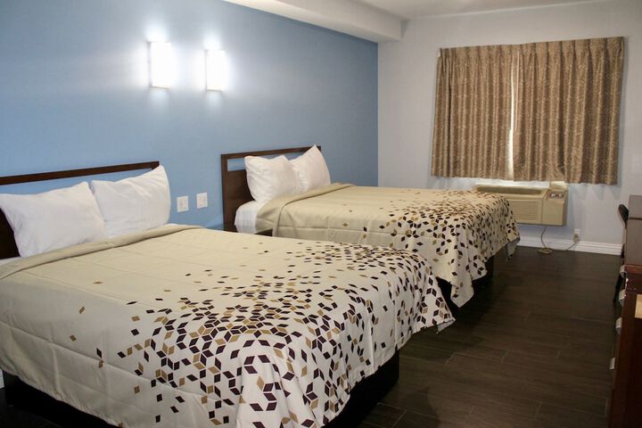 Standard Room, King or Two Doubles (6 of 10)