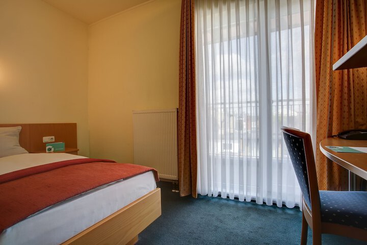 Room 20 of 33
