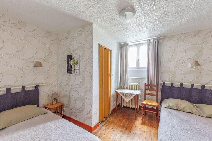 Room 6 of 31