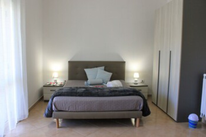 Room 11 of 33