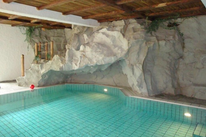 Pool 17 of 52
