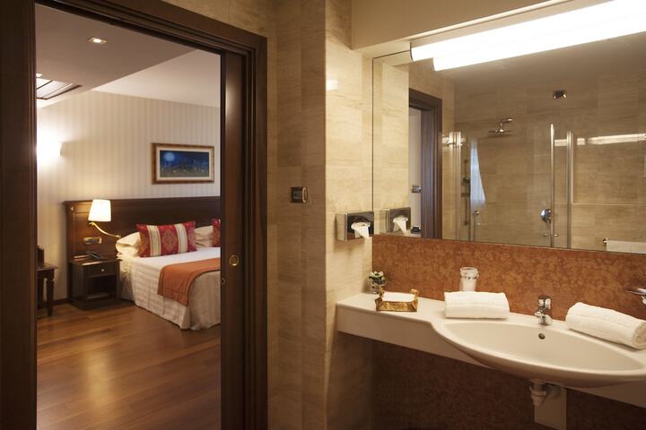 Room 15 of 81