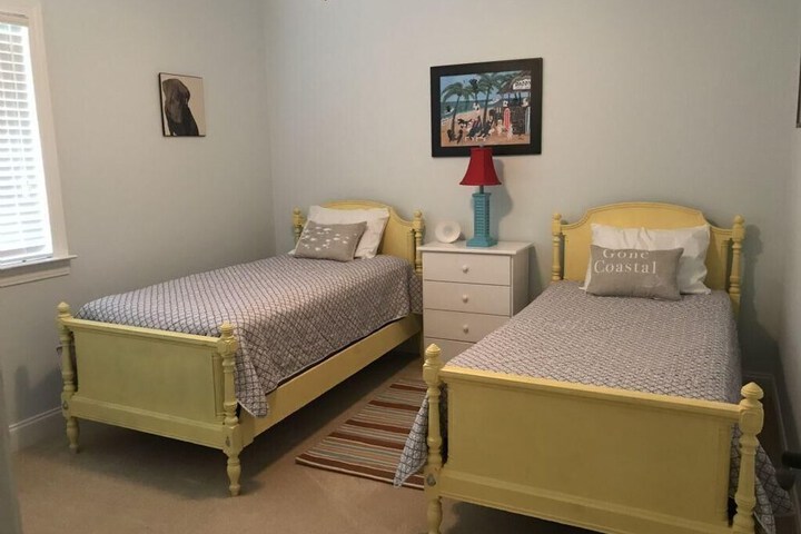 Room 6 of 10