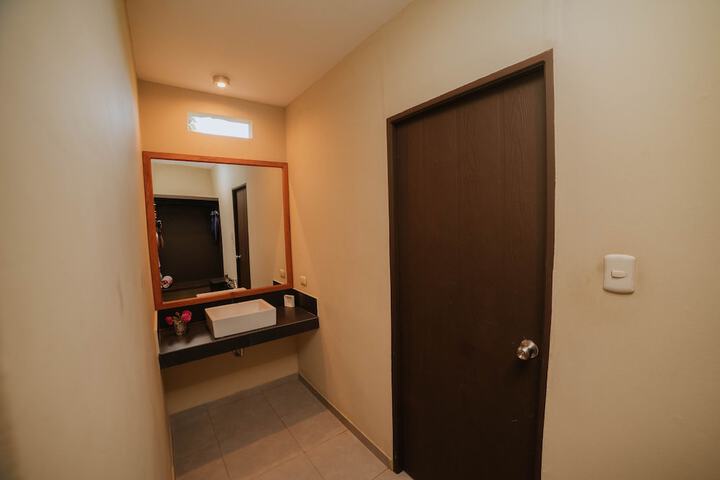 Room 6 of 79