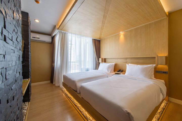 Room 12 of 39