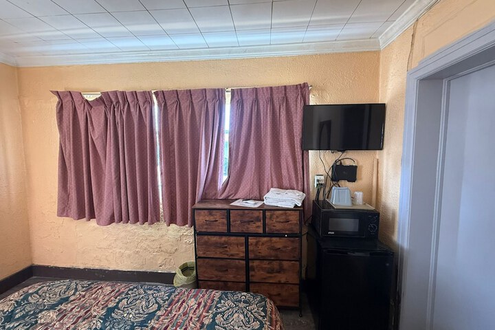 Room 14 of 39