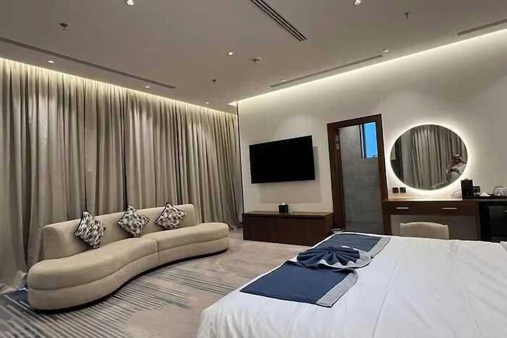 Room 13 of 38