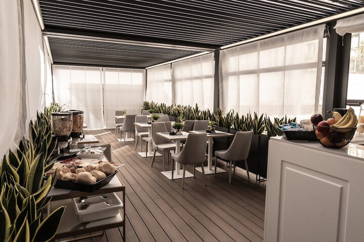 Lounge 184 of 209