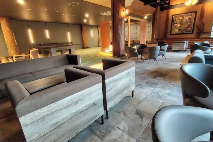 Entrance & Lobby