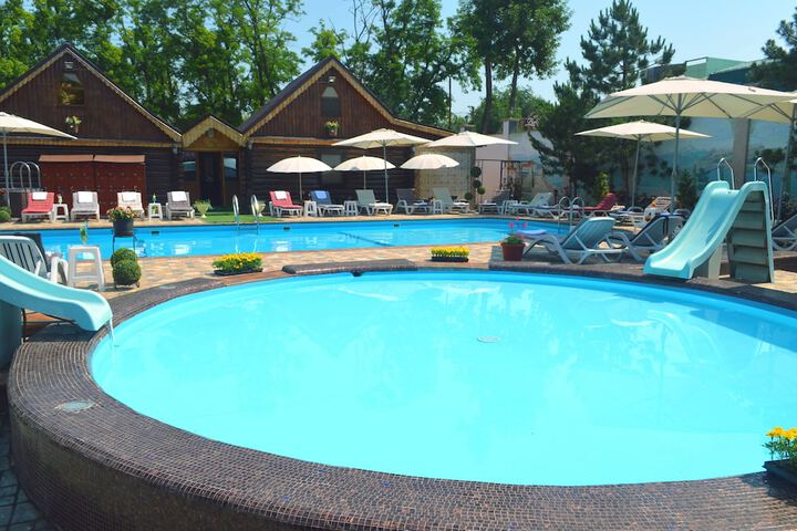 Pool 102 of 143