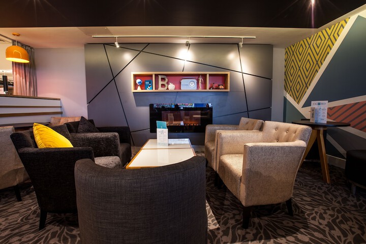 Lounge 95 of 130