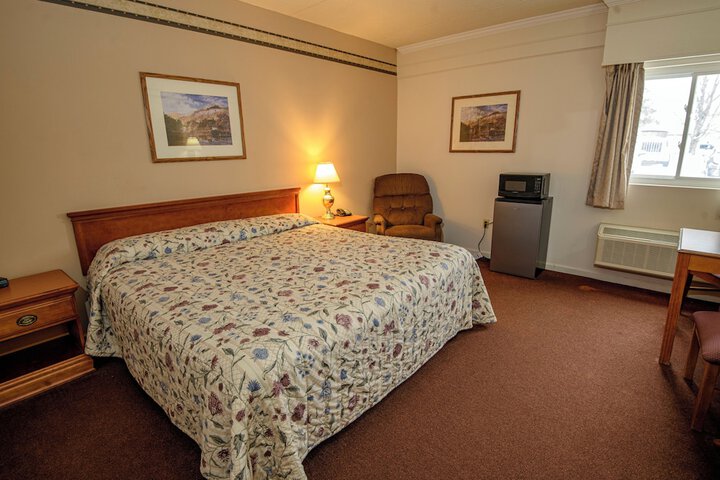 Room 8 of 28