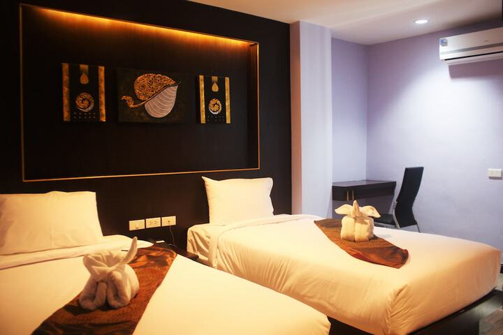 Room 14 of 36