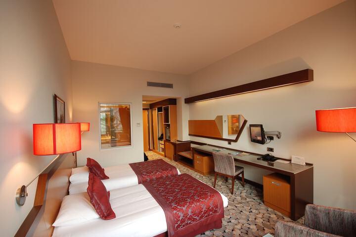 Room 6 of 52